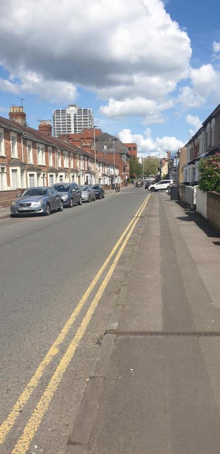 Swindon Home From Home 2 - Entercloud9Sa Exterior foto